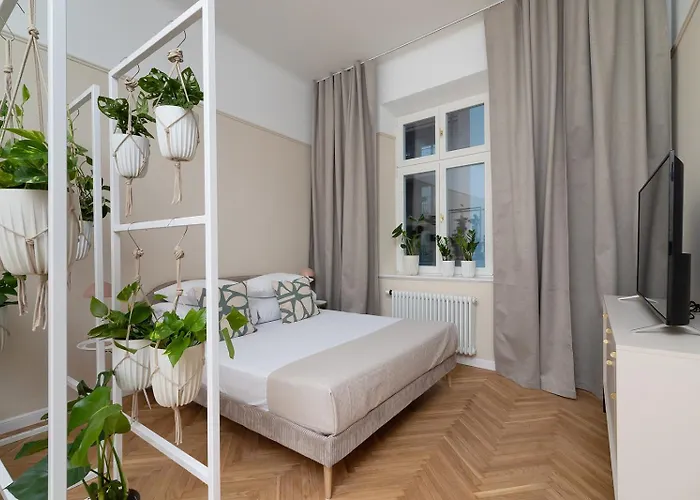 Apartment With Balcony - Rejtana 10